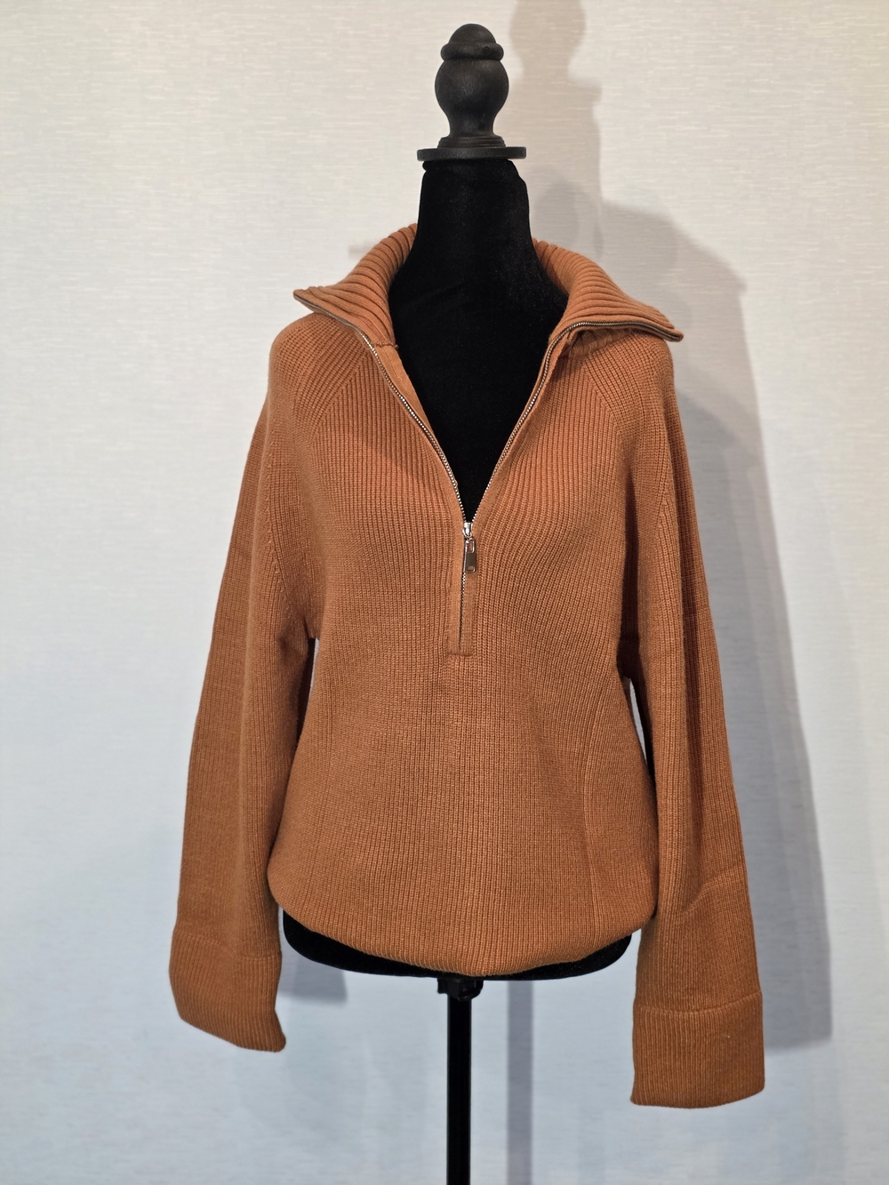 Ribbed Half-Zip Turtleneck Sweater in Rust